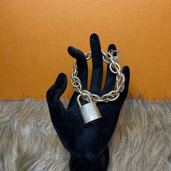 Sale!!! Authentic Louis Vuitton Lock and Key #317 - Picture 10 of 11